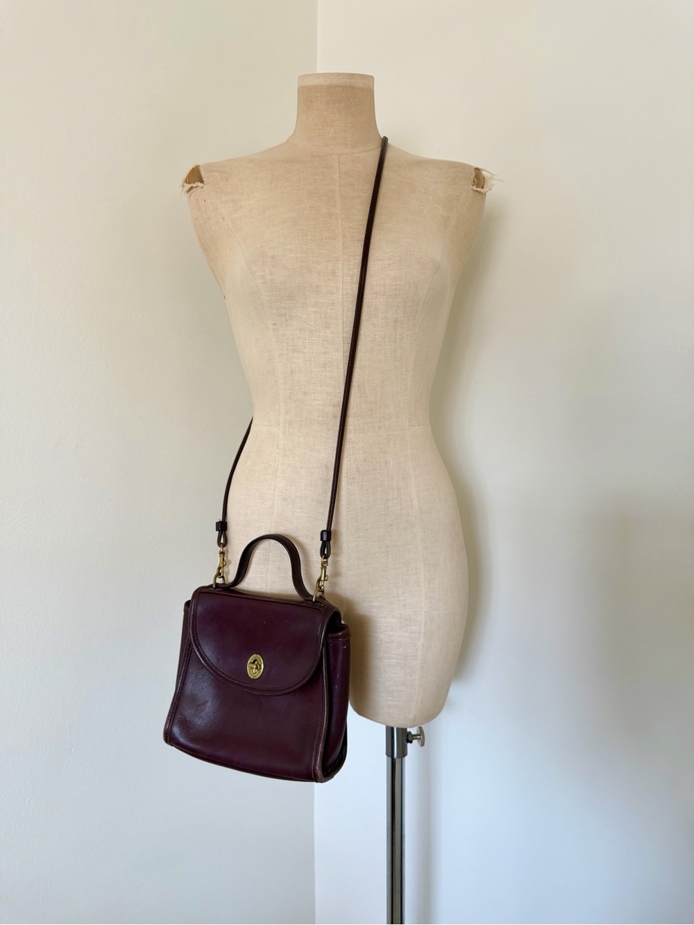 Vintage Coach Regina 9983 small brown leather handbag satchel  baguette handbag